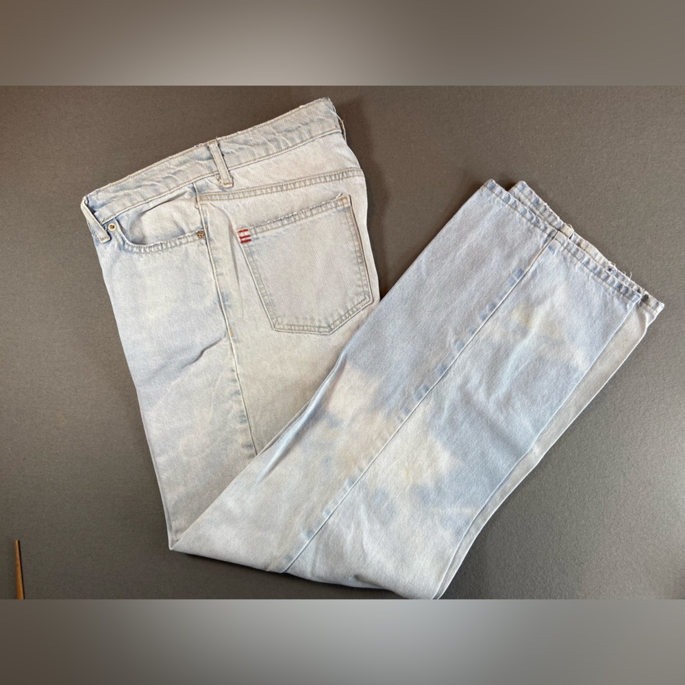 BDG Urban Outfitters Dipped V Flare Light Wash Size 26